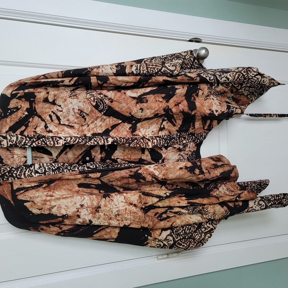 Stylish Black and Tan Patterned Kimono